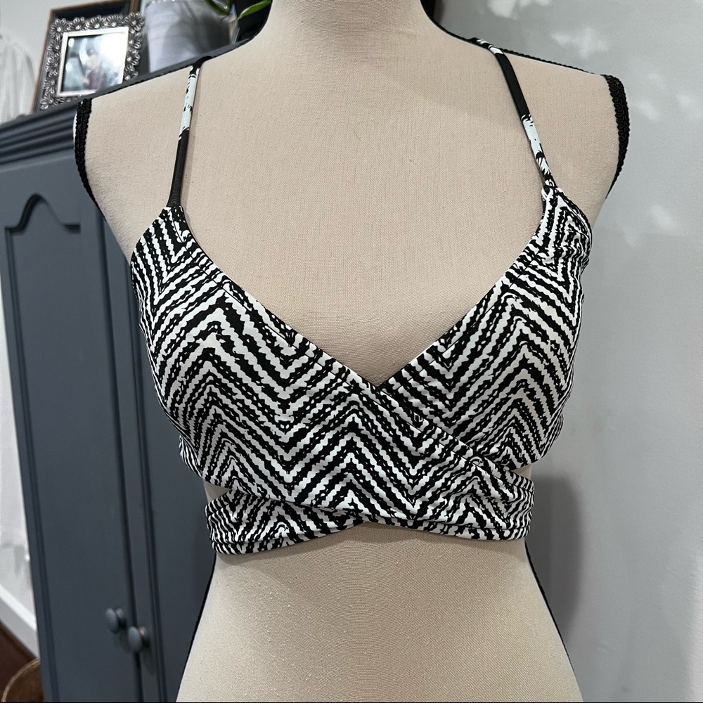 Reversible‎ swim top